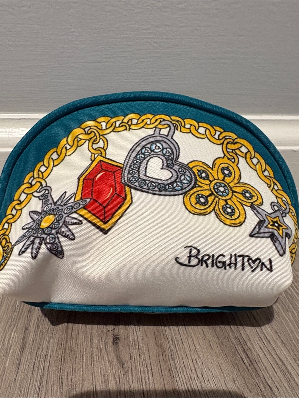 Brighton White Cosmetic Bag set with teal trim - Picture 7 of 12